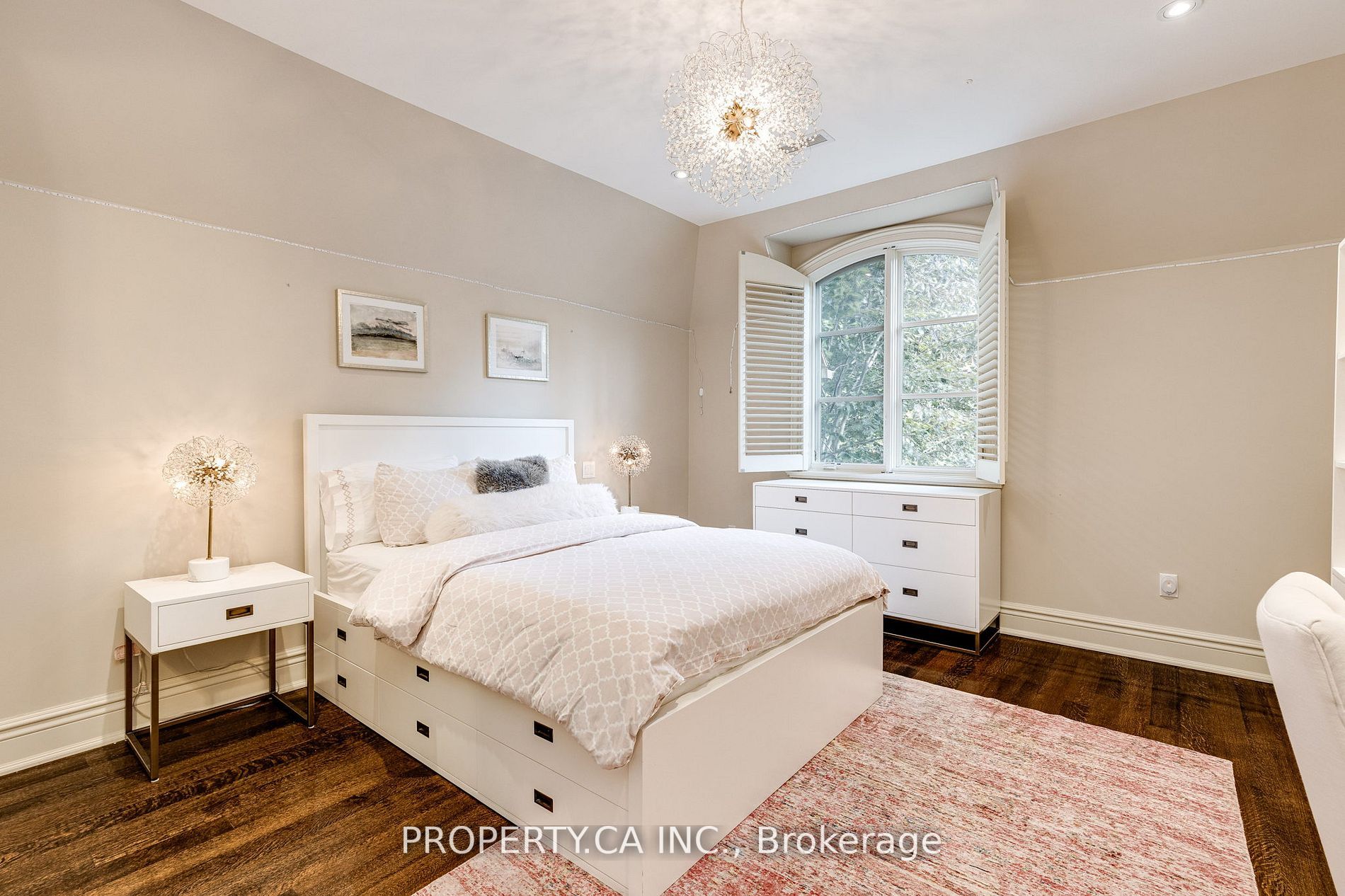 16 Delavan Ave