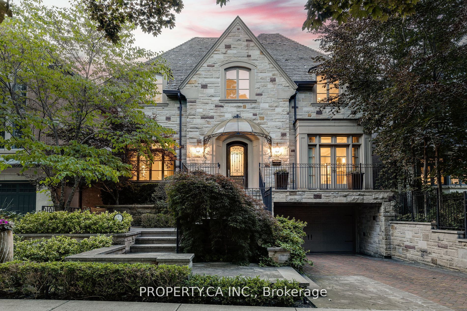 16 Delavan Ave