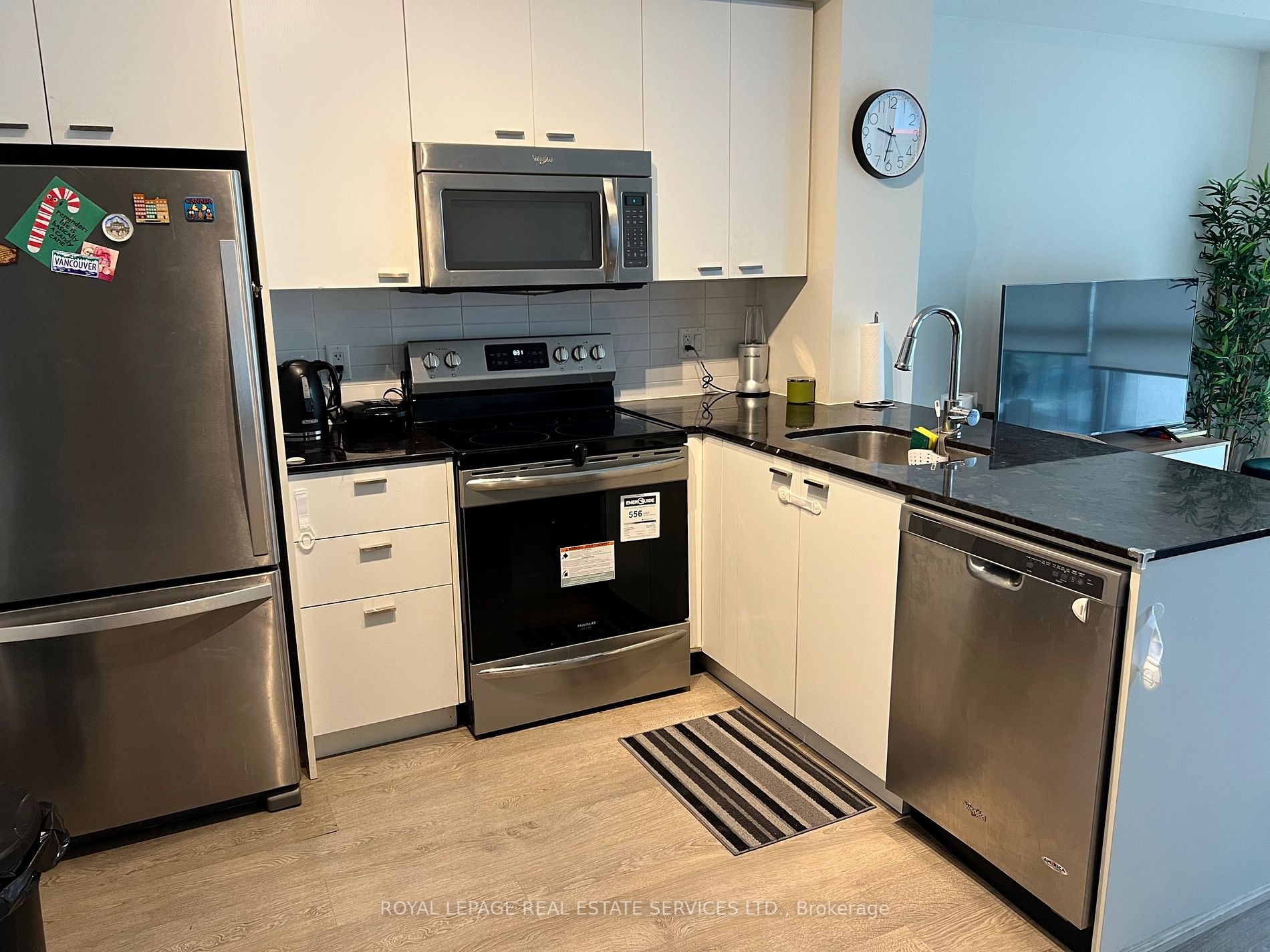 30 Roehampton Ave, #413