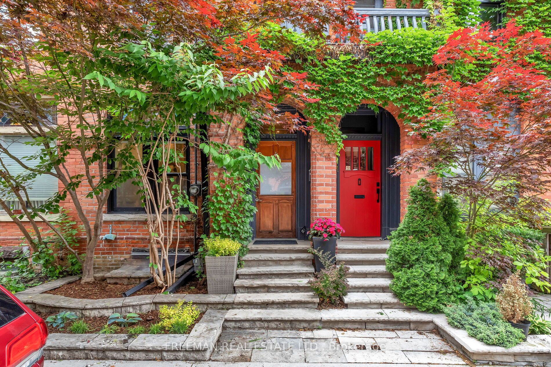 15 Laurier Ave