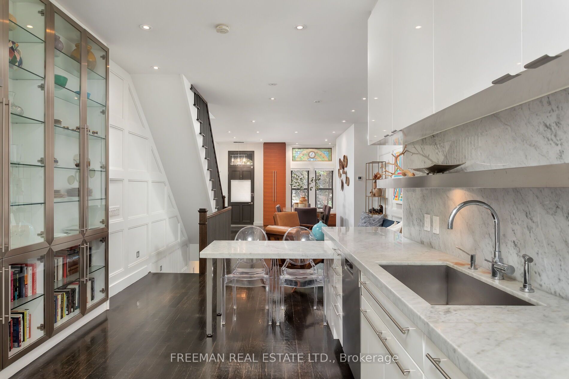 15 Laurier Ave