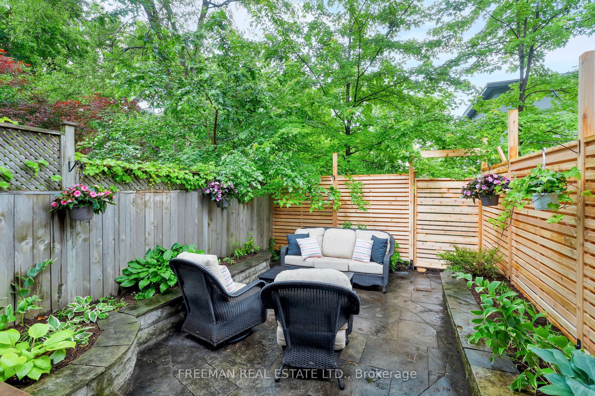15 Laurier Ave