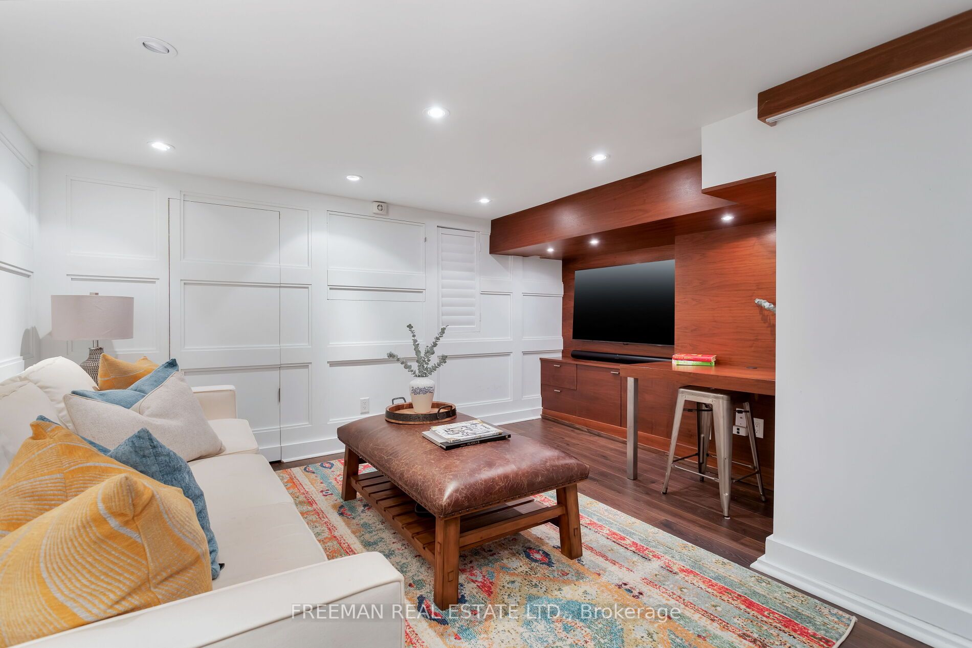 15 Laurier Ave