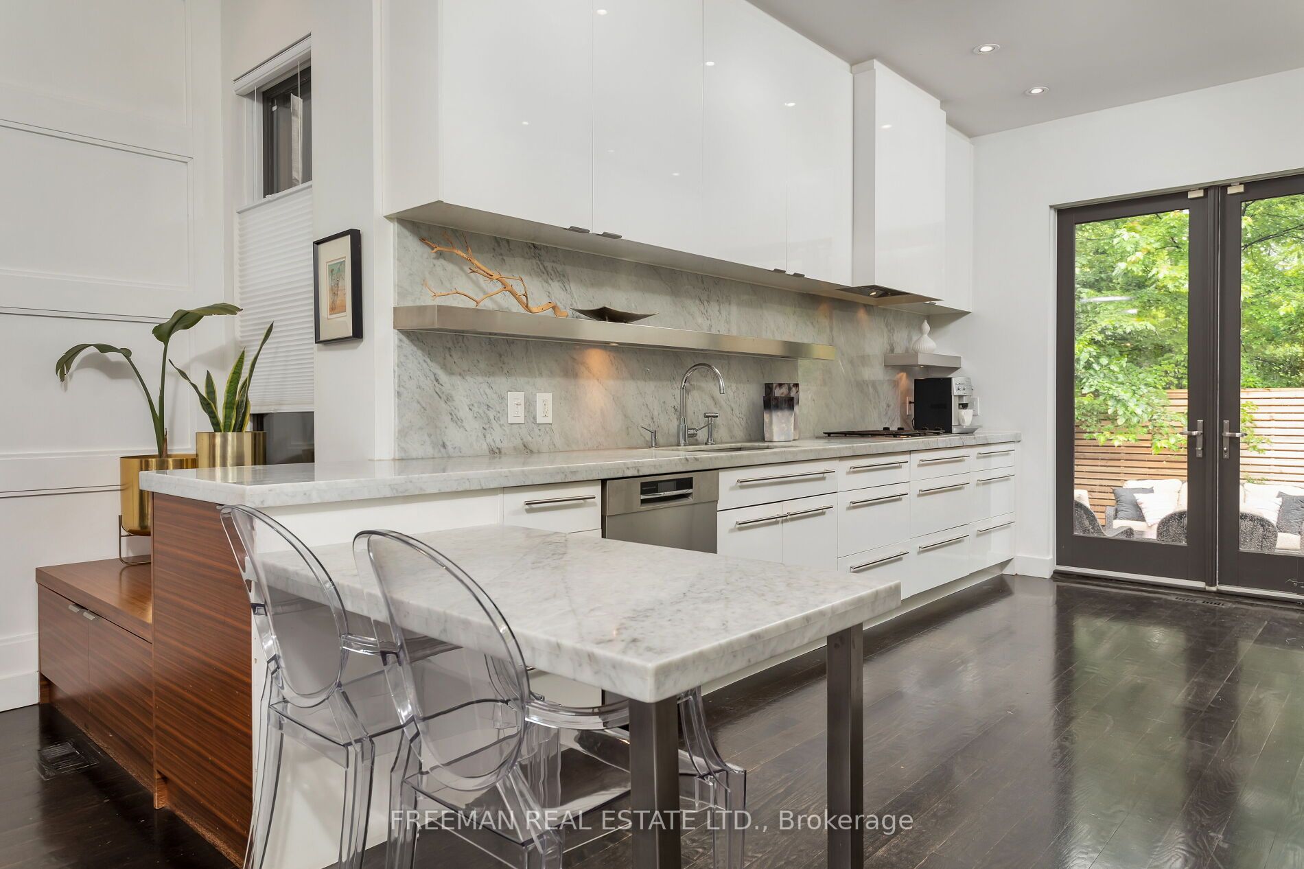 15 Laurier Ave