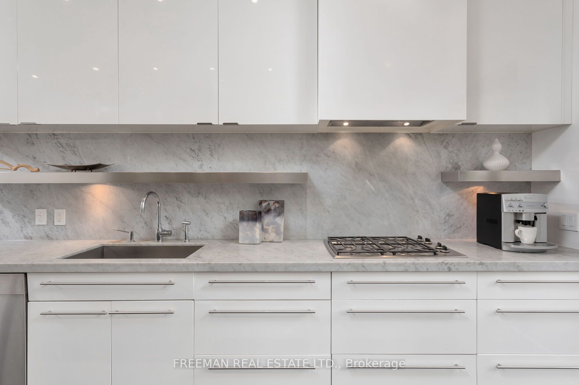 15 Laurier Ave