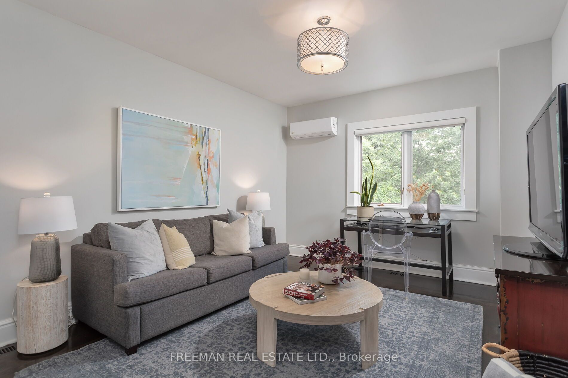 15 Laurier Ave