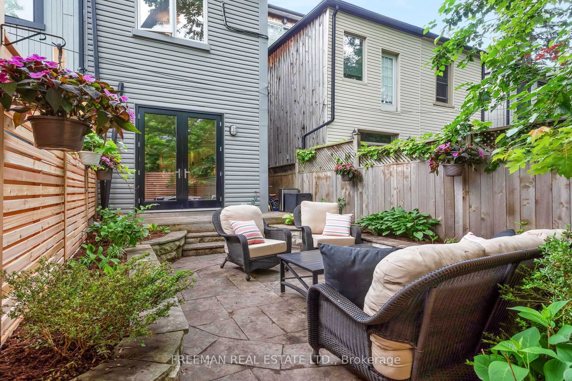 15 Laurier Ave