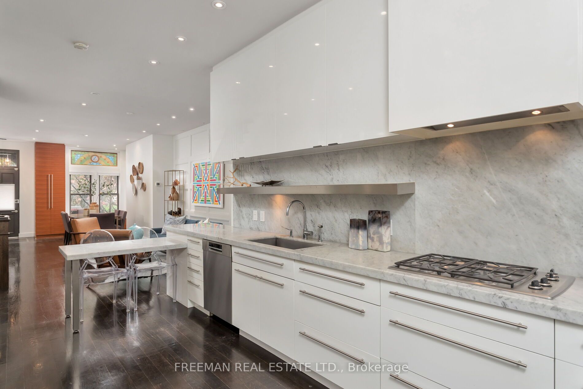 15 Laurier Ave