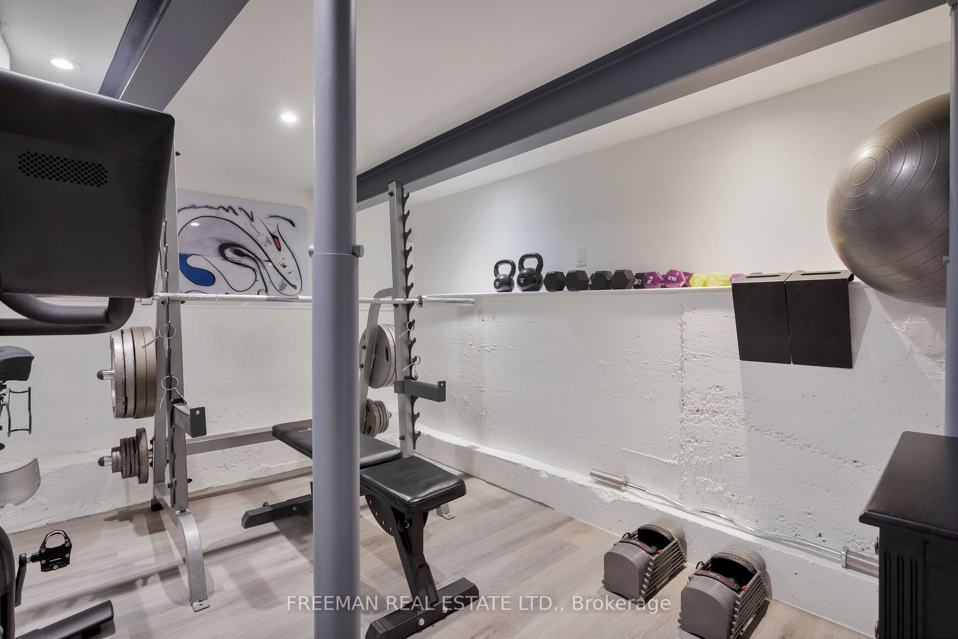 15 Laurier Ave
