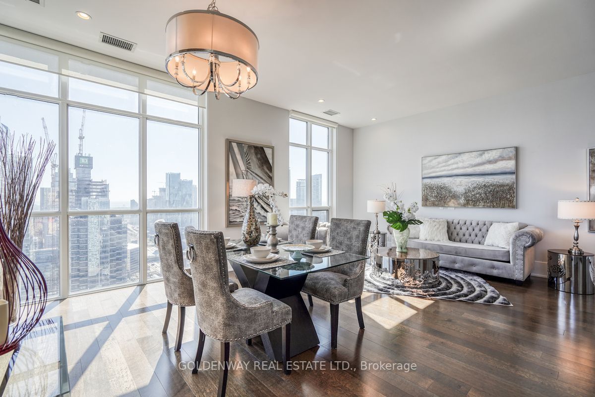 300 Front St W, #Ph01