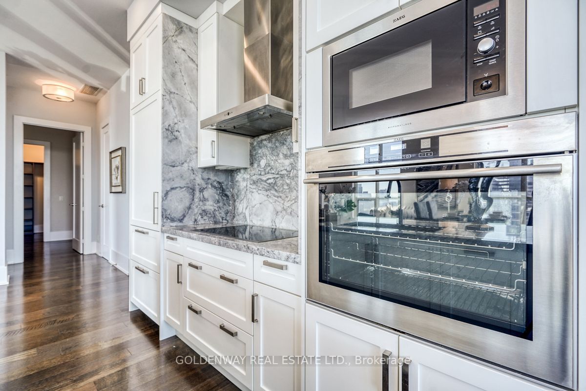 300 Front St W, #Ph01