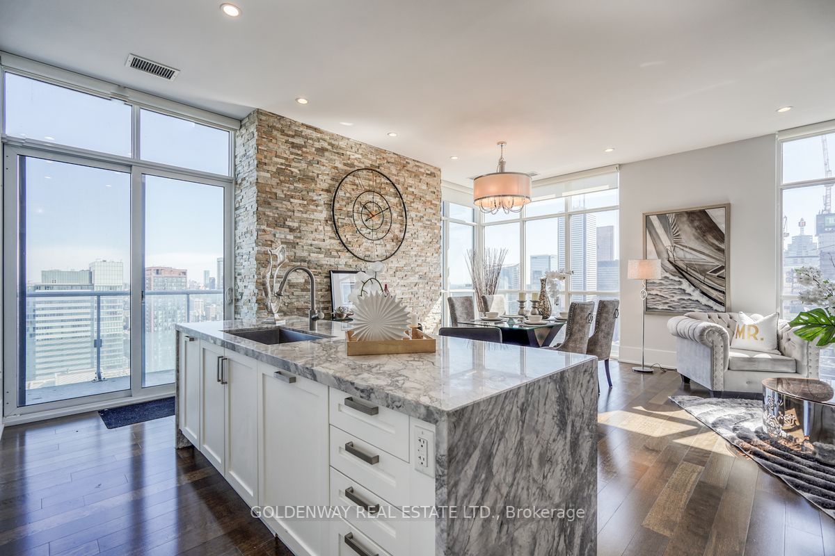 300 Front St W, #Ph01