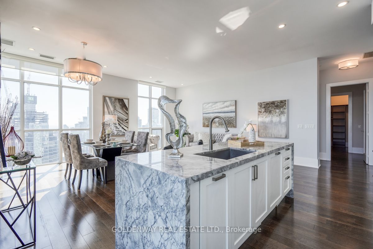300 Front St W, #Ph01