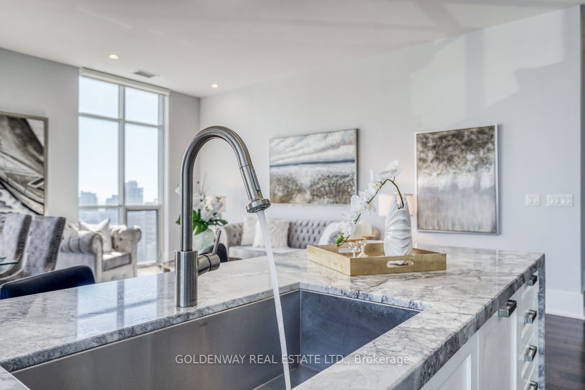 300 Front St W, #Ph01