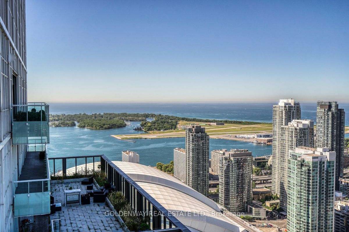 300 Front St W, #Ph01