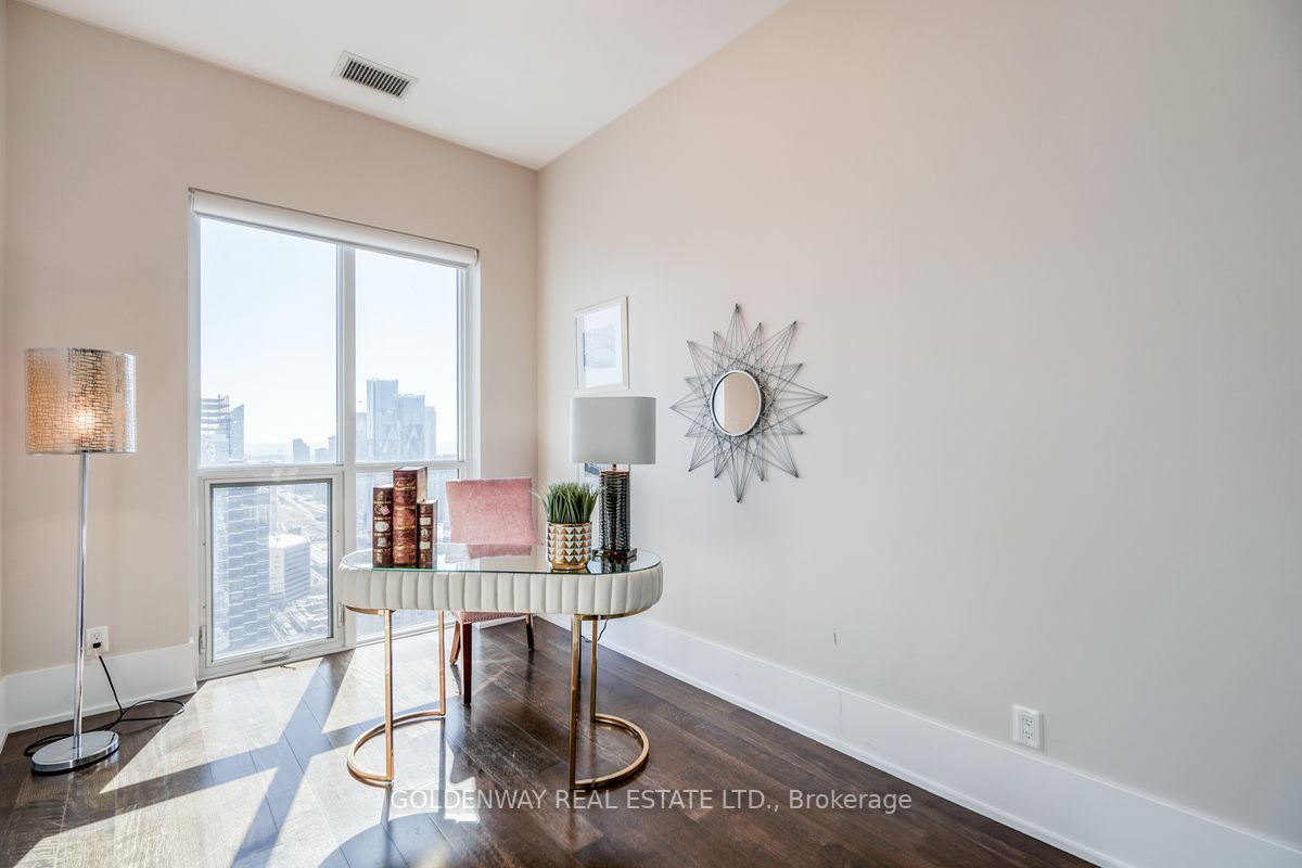 300 Front St W, #Ph01