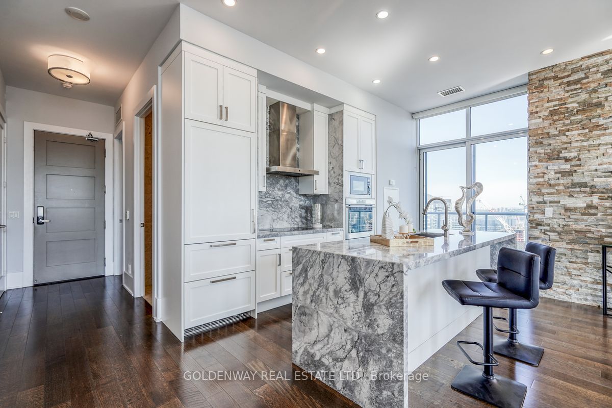 300 Front St W, #Ph01