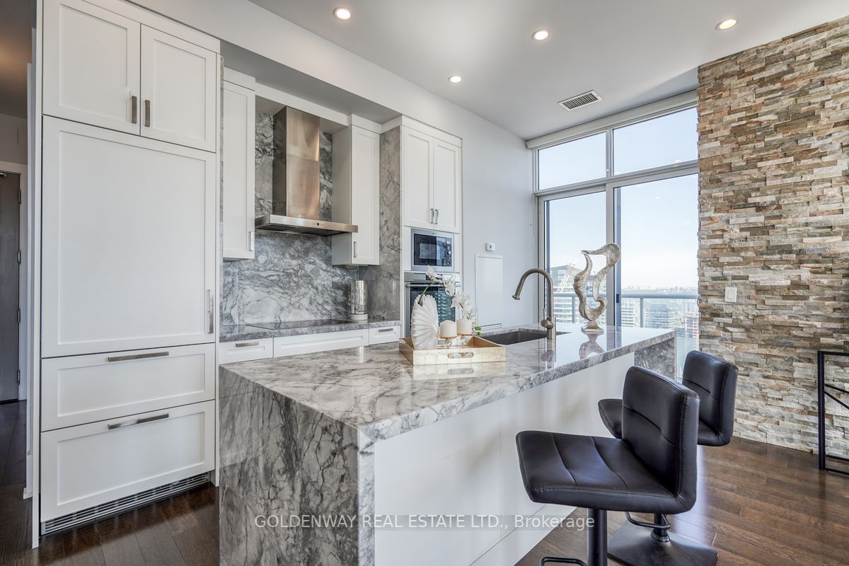 300 Front St W, #Ph01