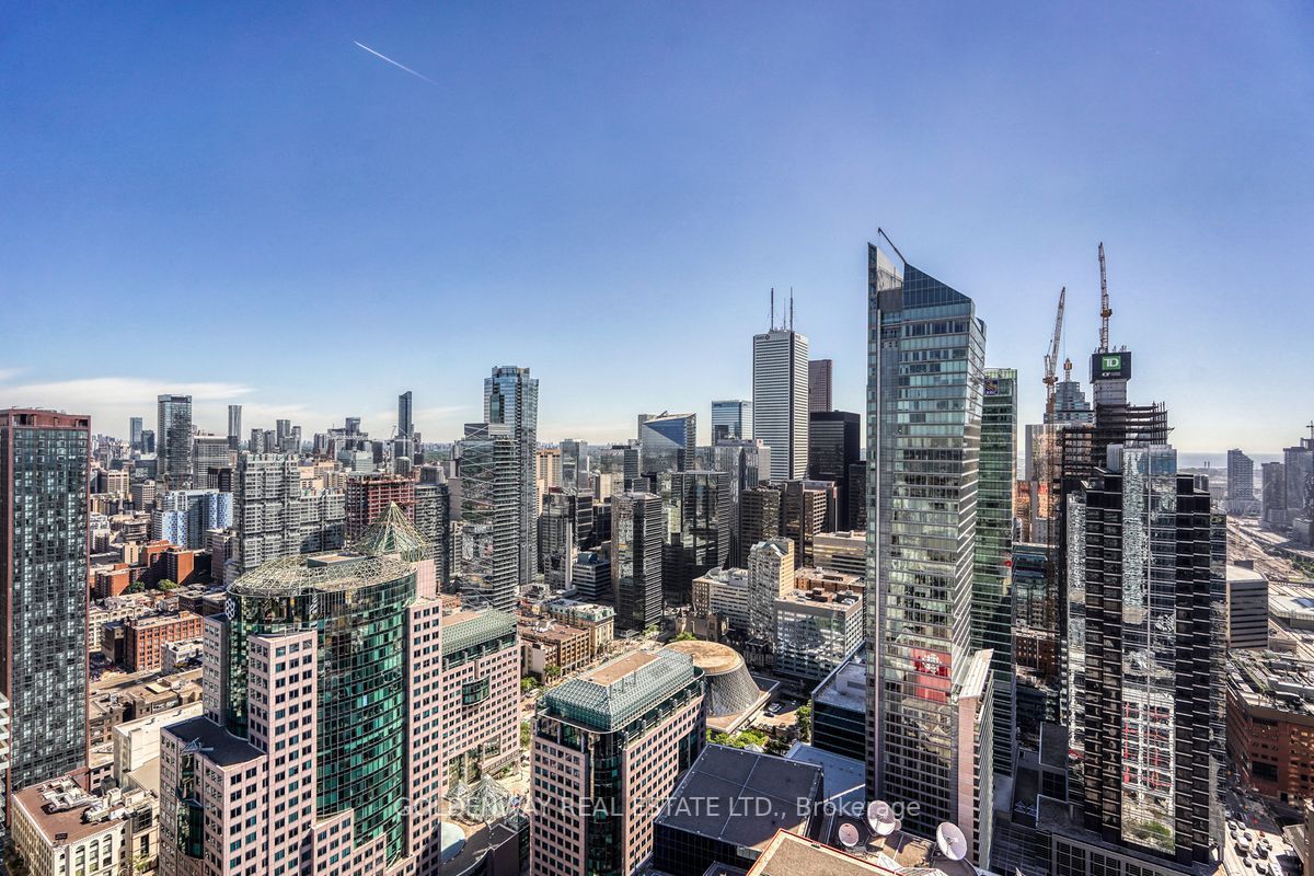 300 Front St W, #Ph01
