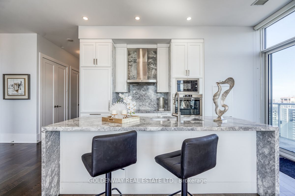 300 Front St W, #Ph01