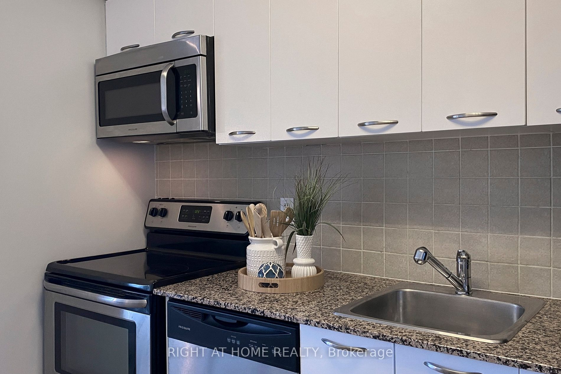38 Joe Shuster Way, #423