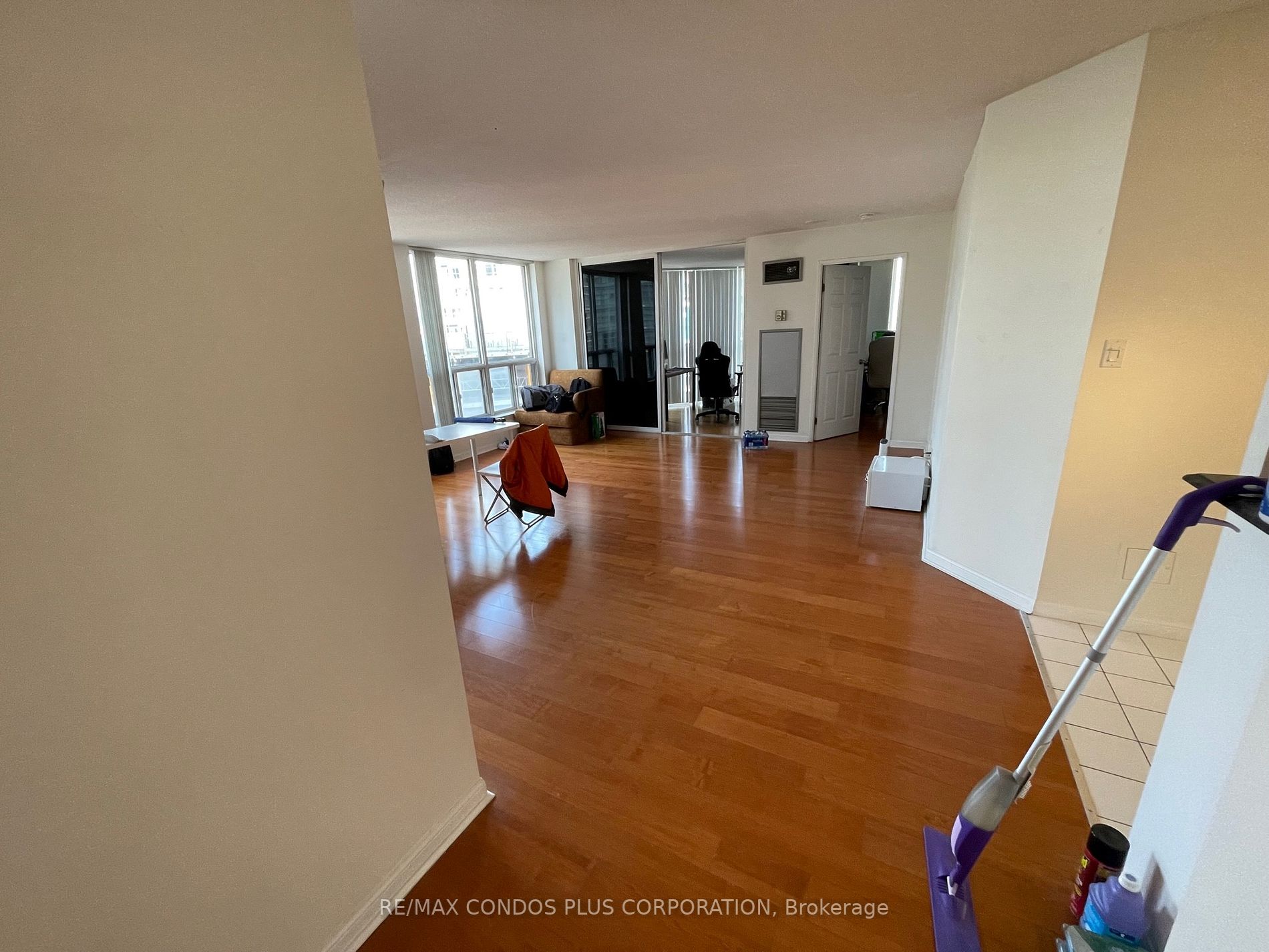 24 Wellesley St W, #911