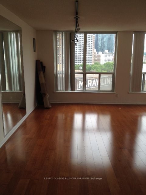 24 Wellesley St W, #911