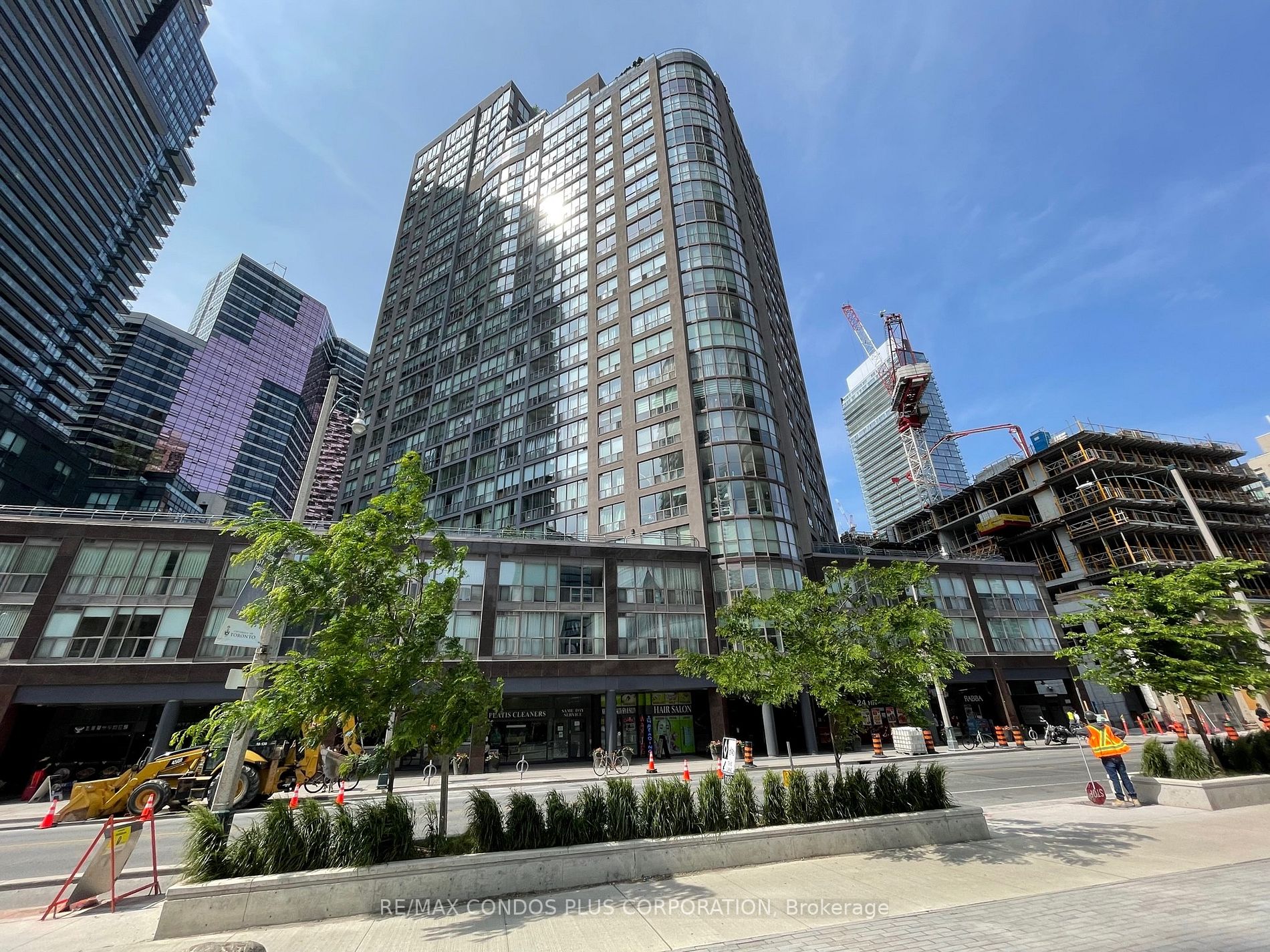 24 Wellesley St W, #911