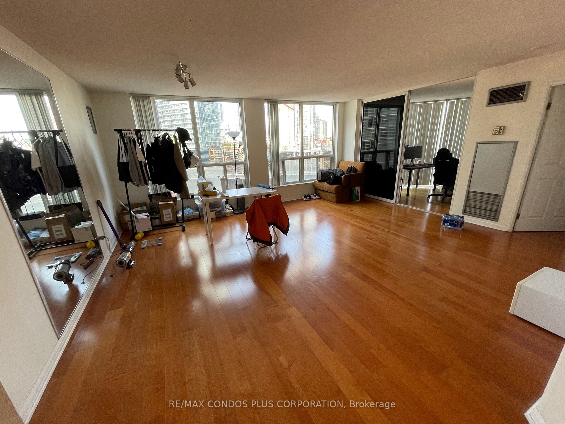 24 Wellesley St W, #911