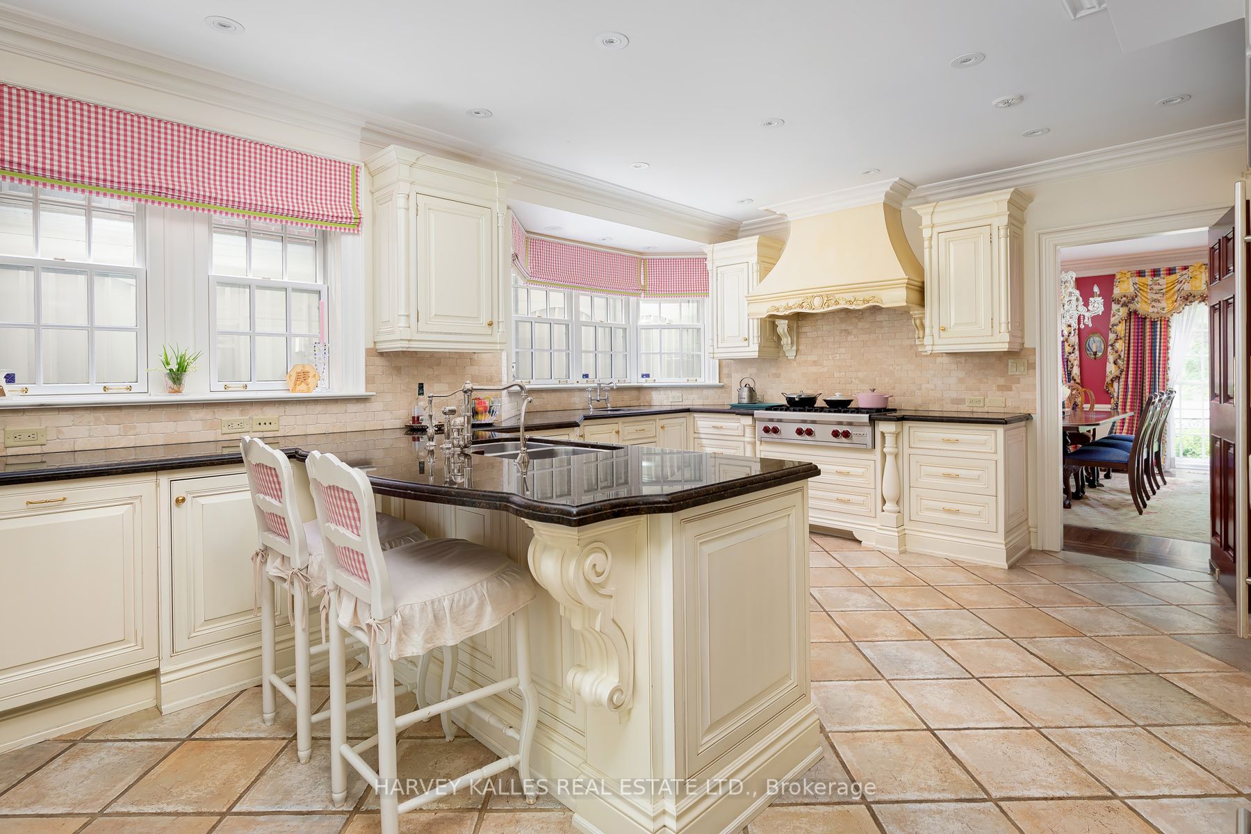 11 Dewbourne Avenue