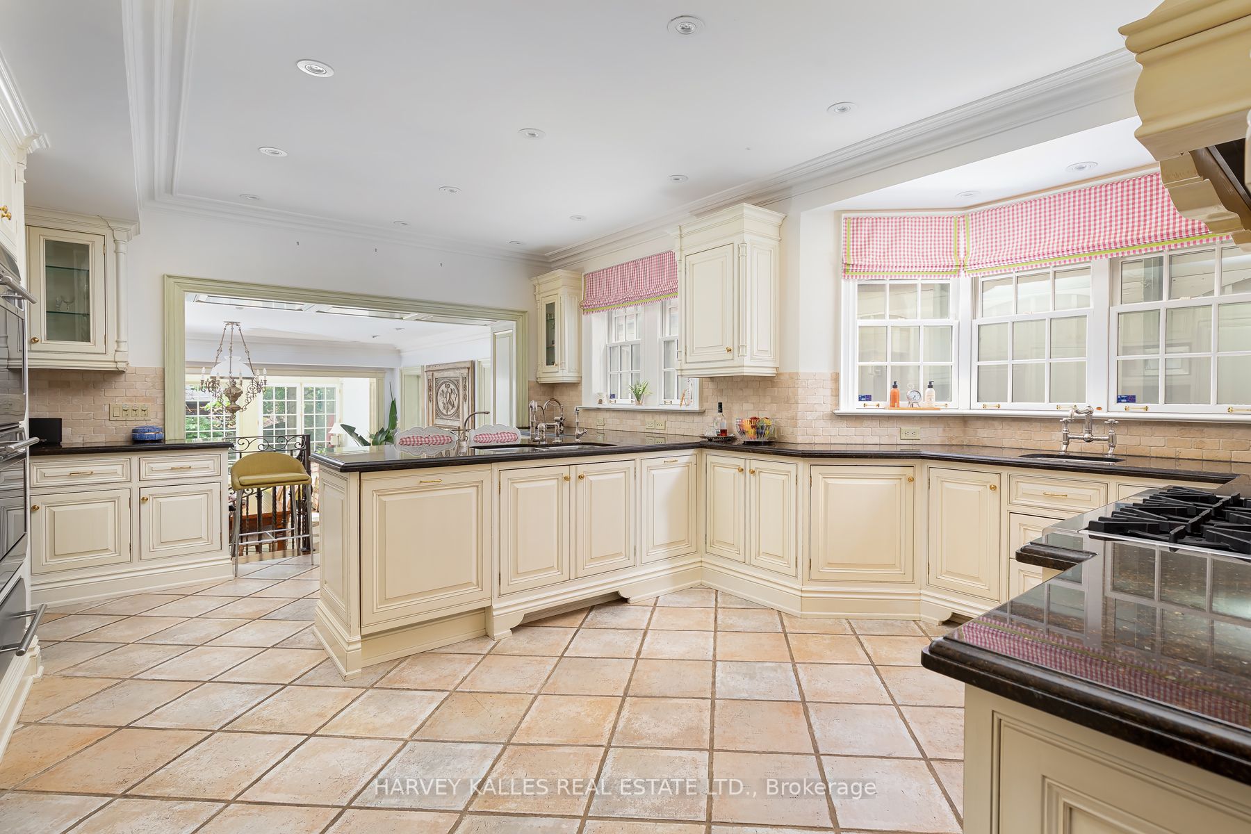 11 Dewbourne Avenue