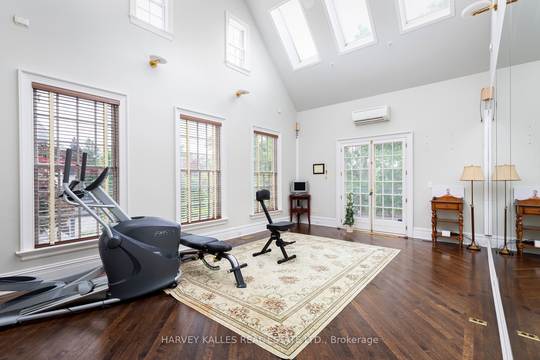 11 Dewbourne Avenue