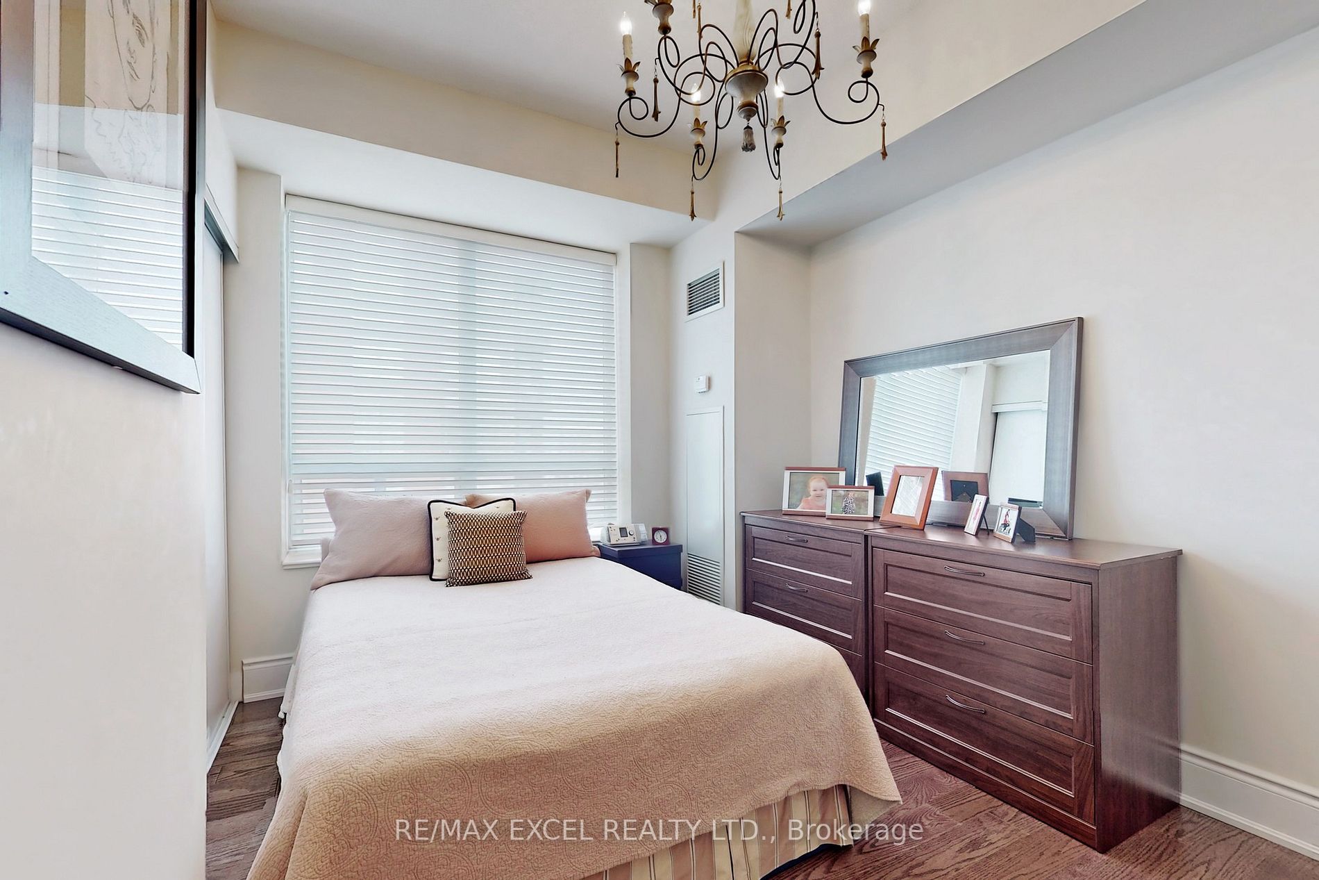 2 Clairtrell Rd, #Rg5