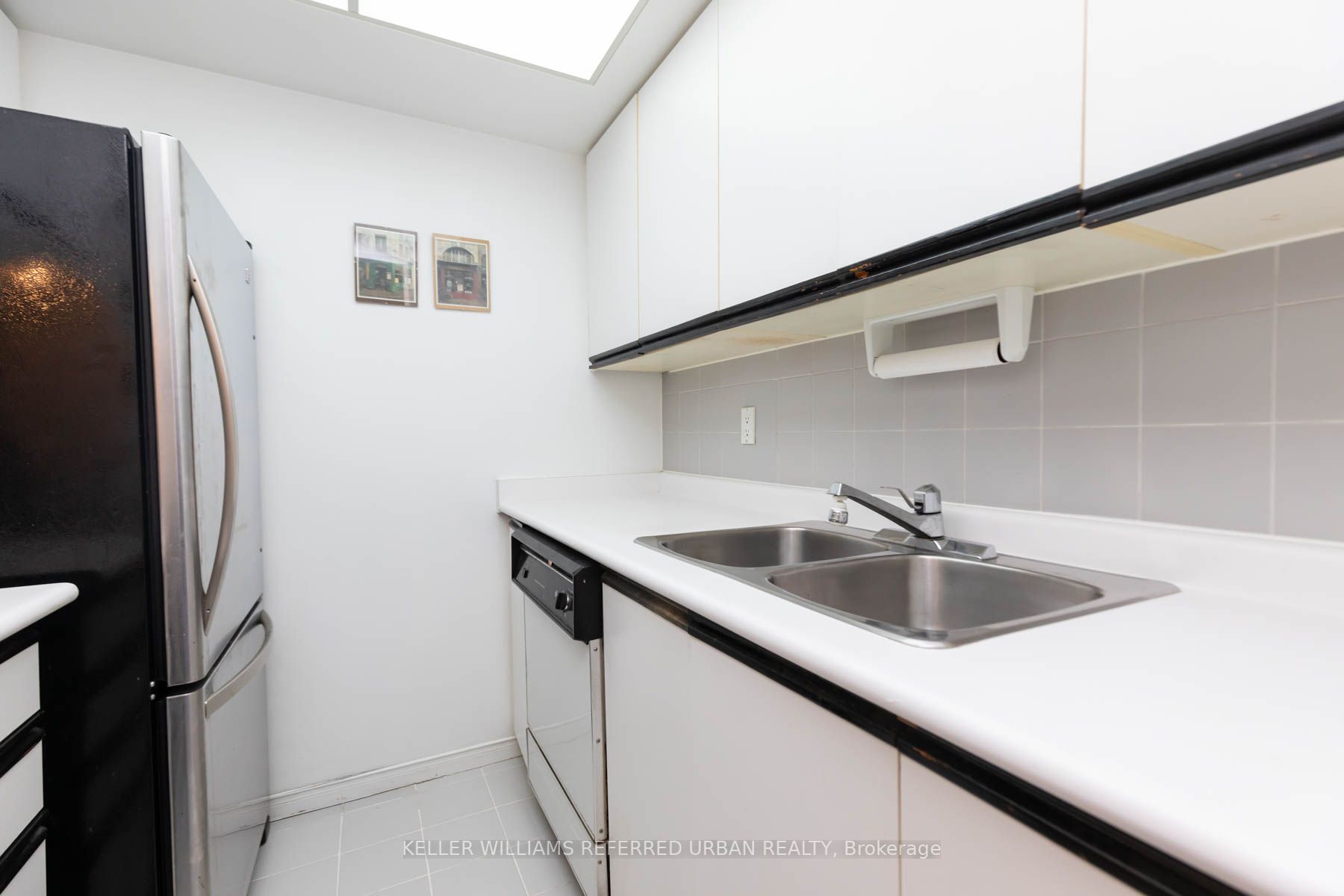 99 Harbour Sq, #3303