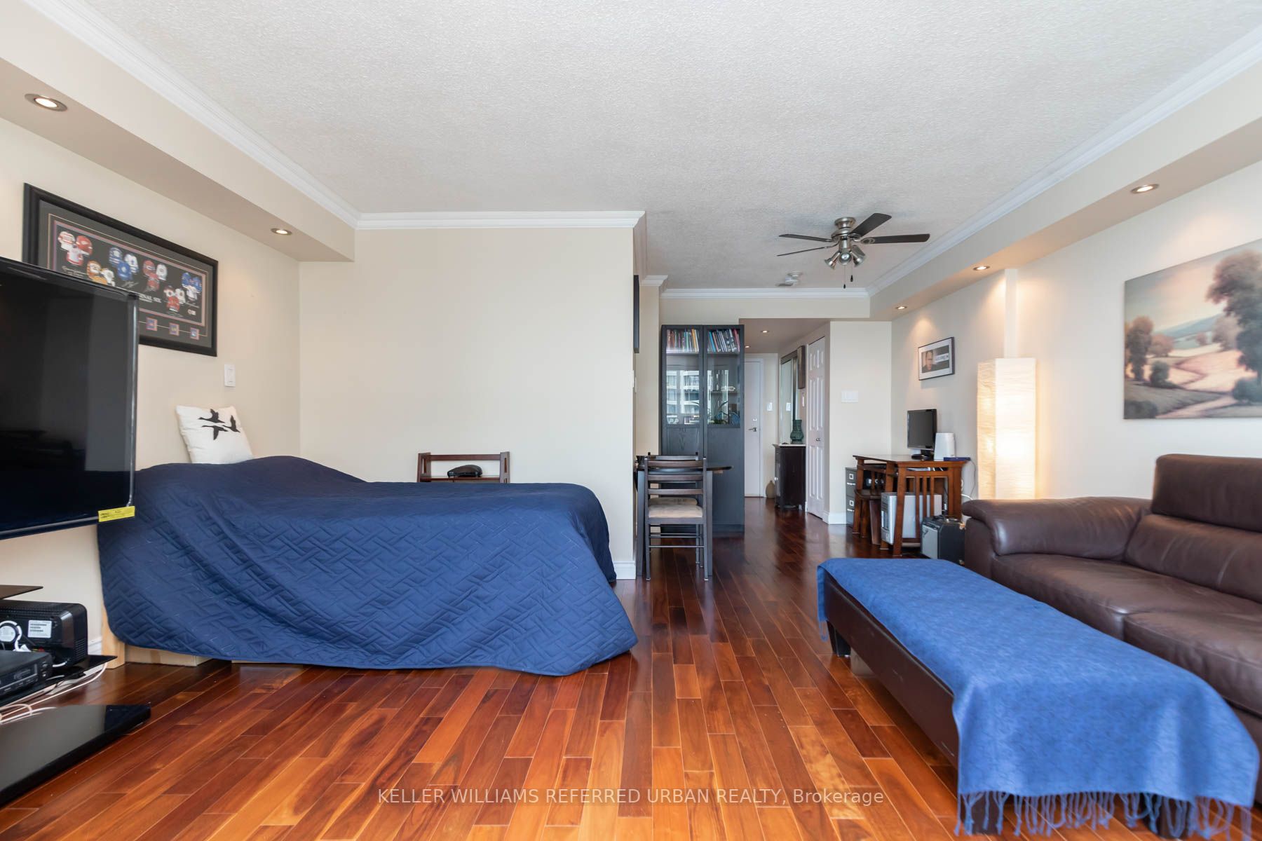 99 Harbour Sq, #3303