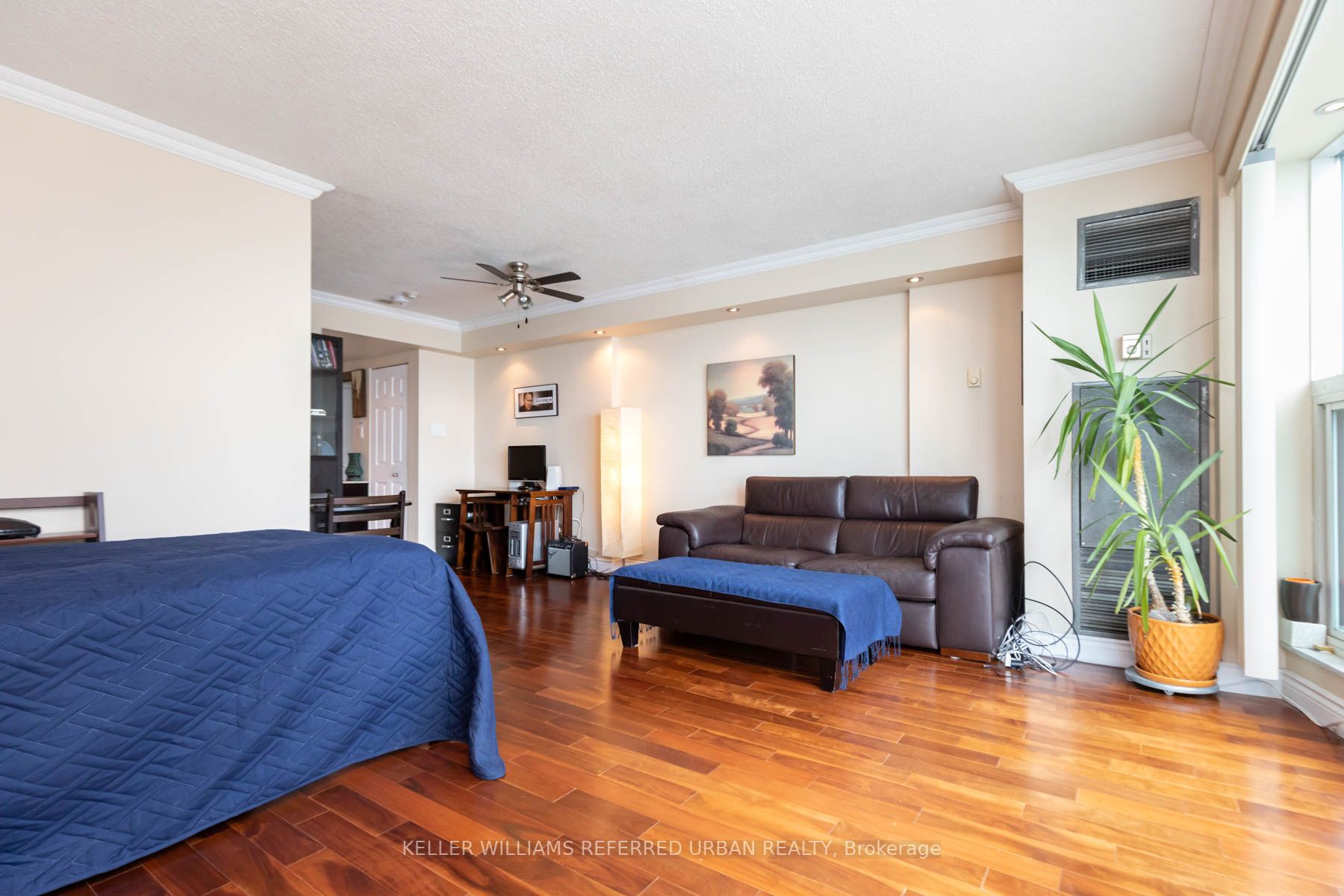 99 Harbour Sq, #3303
