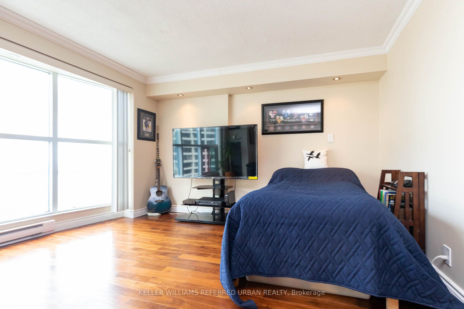 99 Harbour Sq, #3303