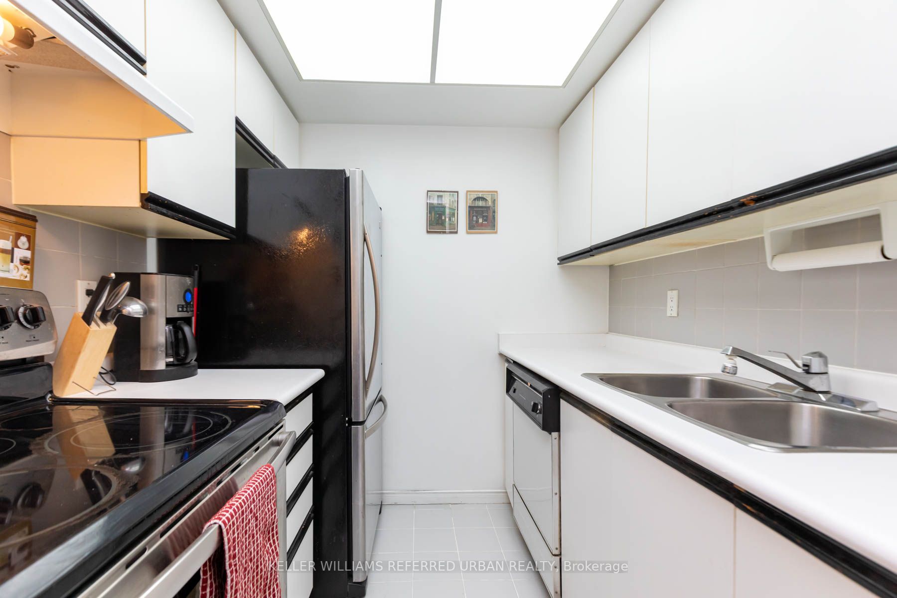 99 Harbour Sq, #3303
