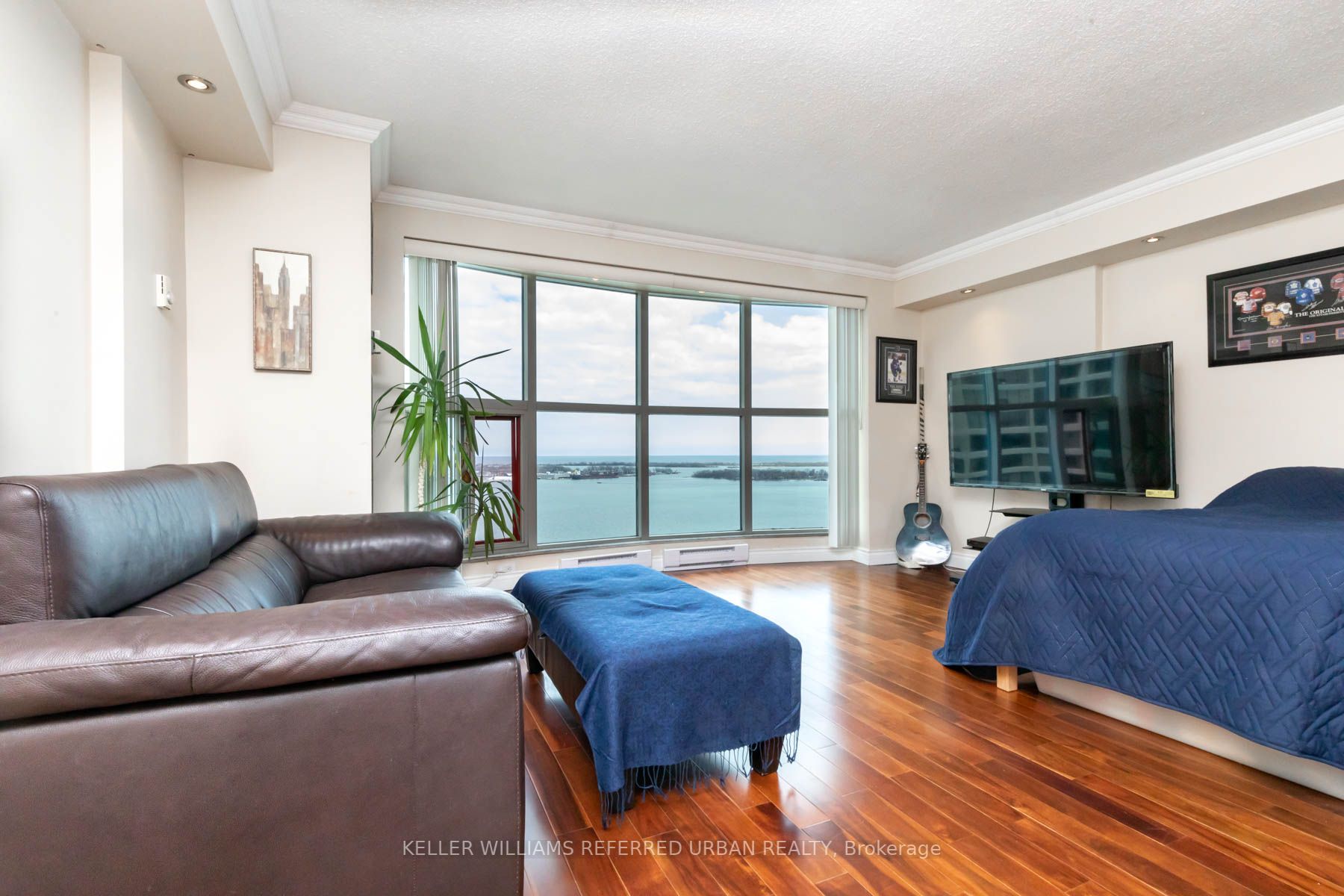 99 Harbour Sq, #3303