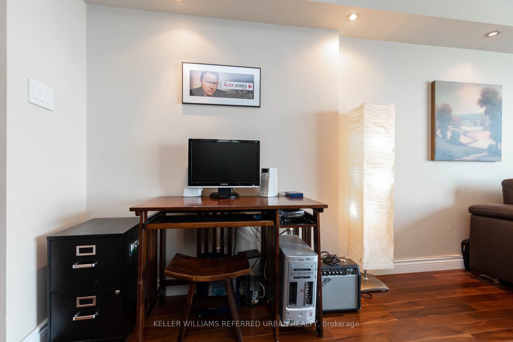 99 Harbour Sq, #3303