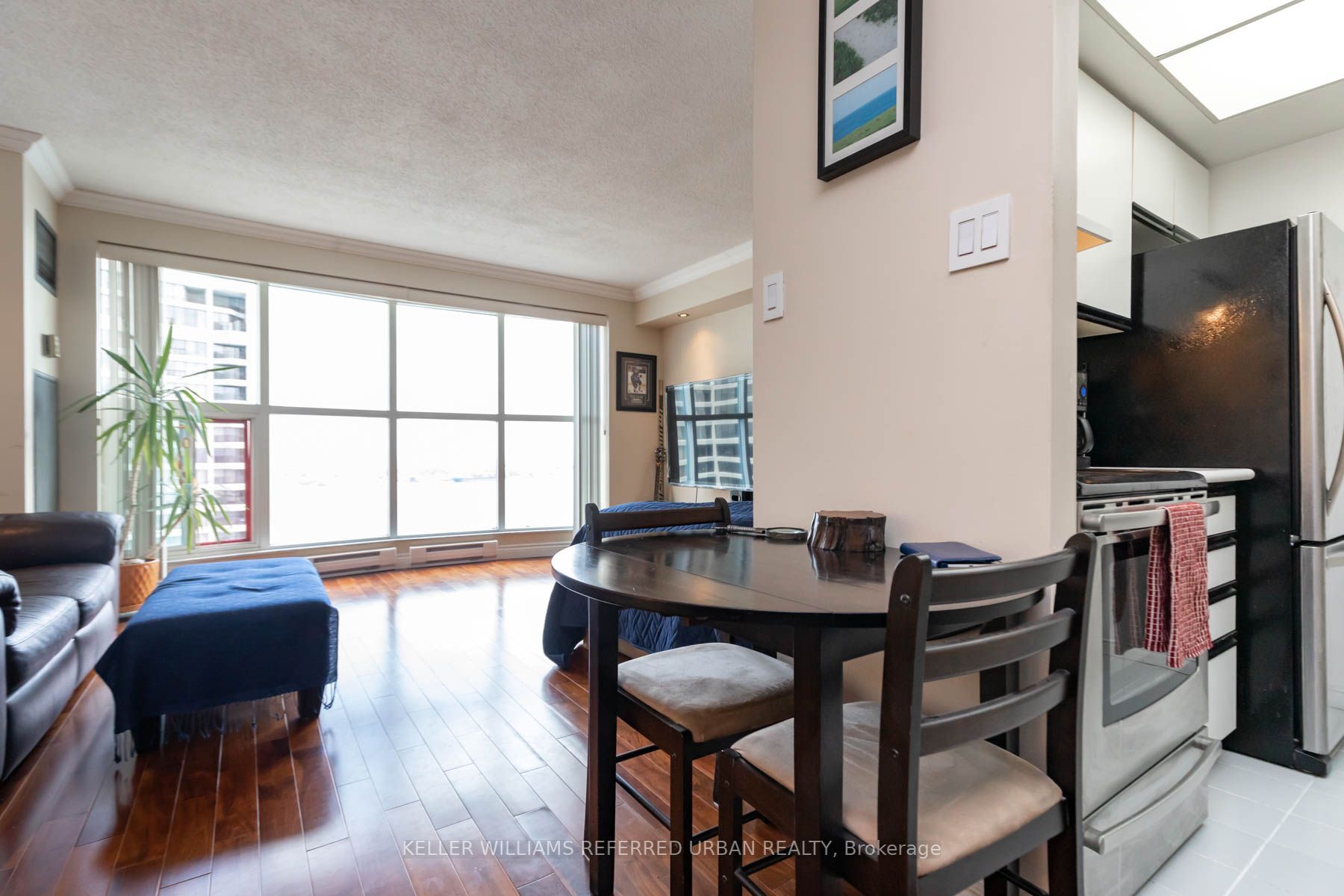 99 Harbour Sq, #3303
