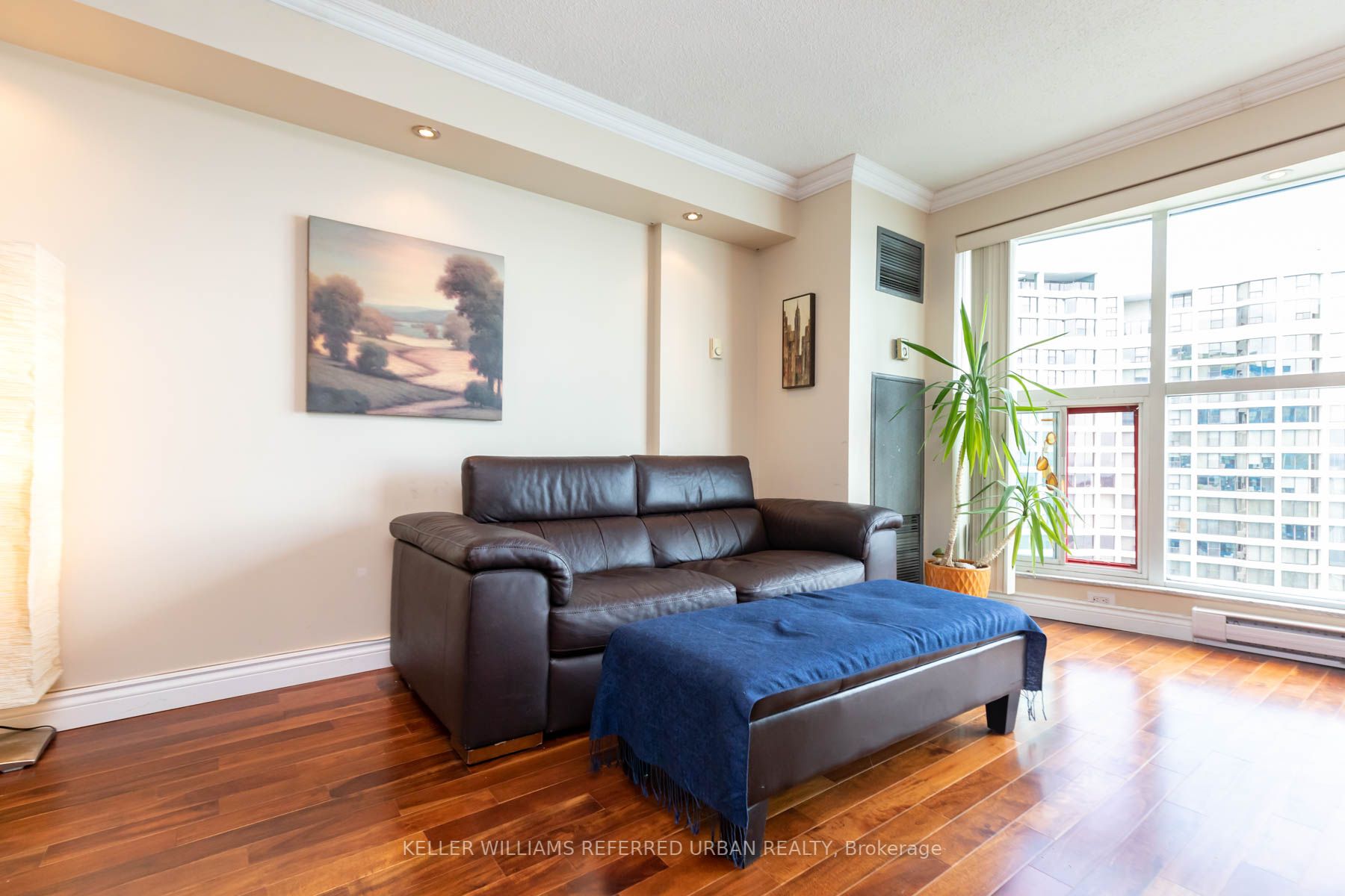 99 Harbour Sq, #3303