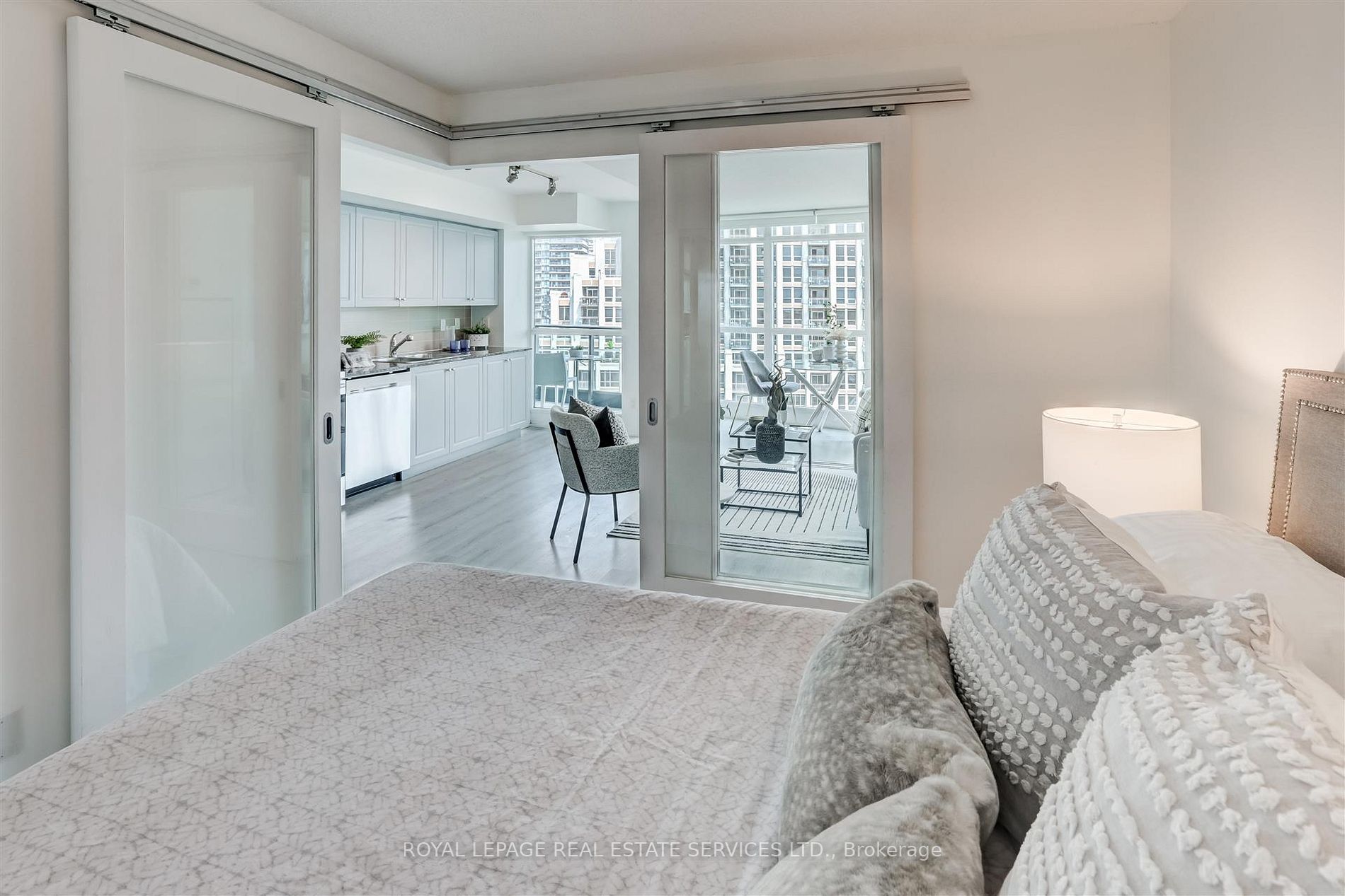 215 Fort York Blvd, #1303