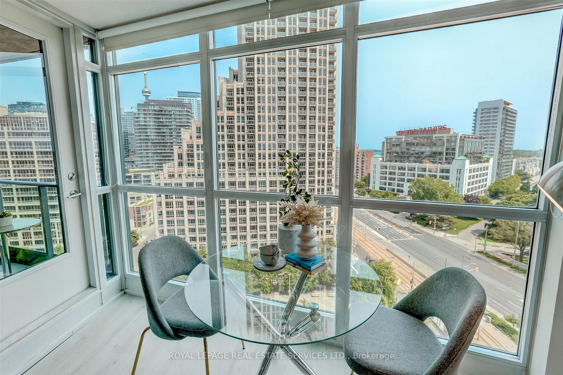 215 Fort York Blvd, #1303