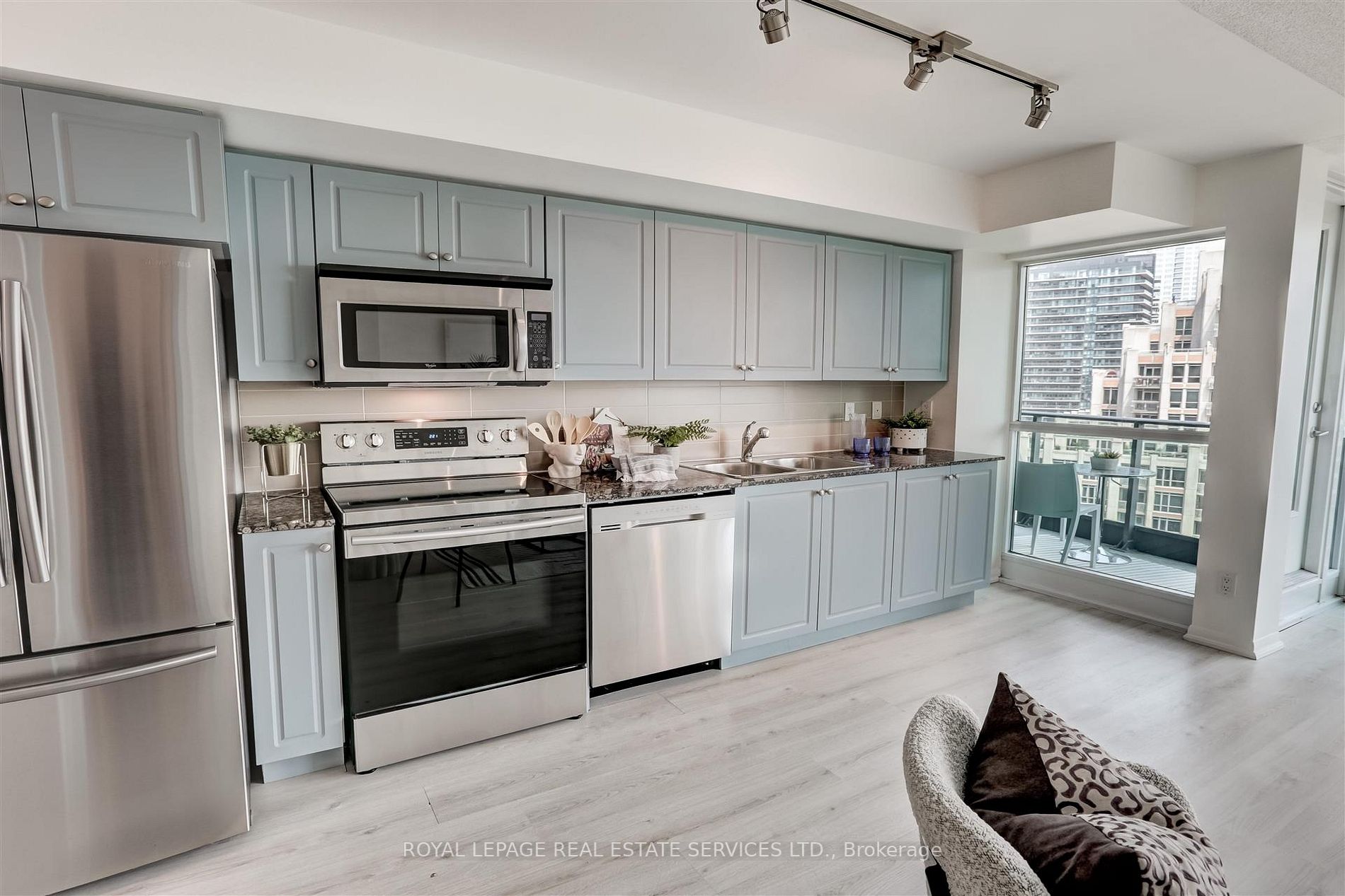 215 Fort York Blvd, #1303