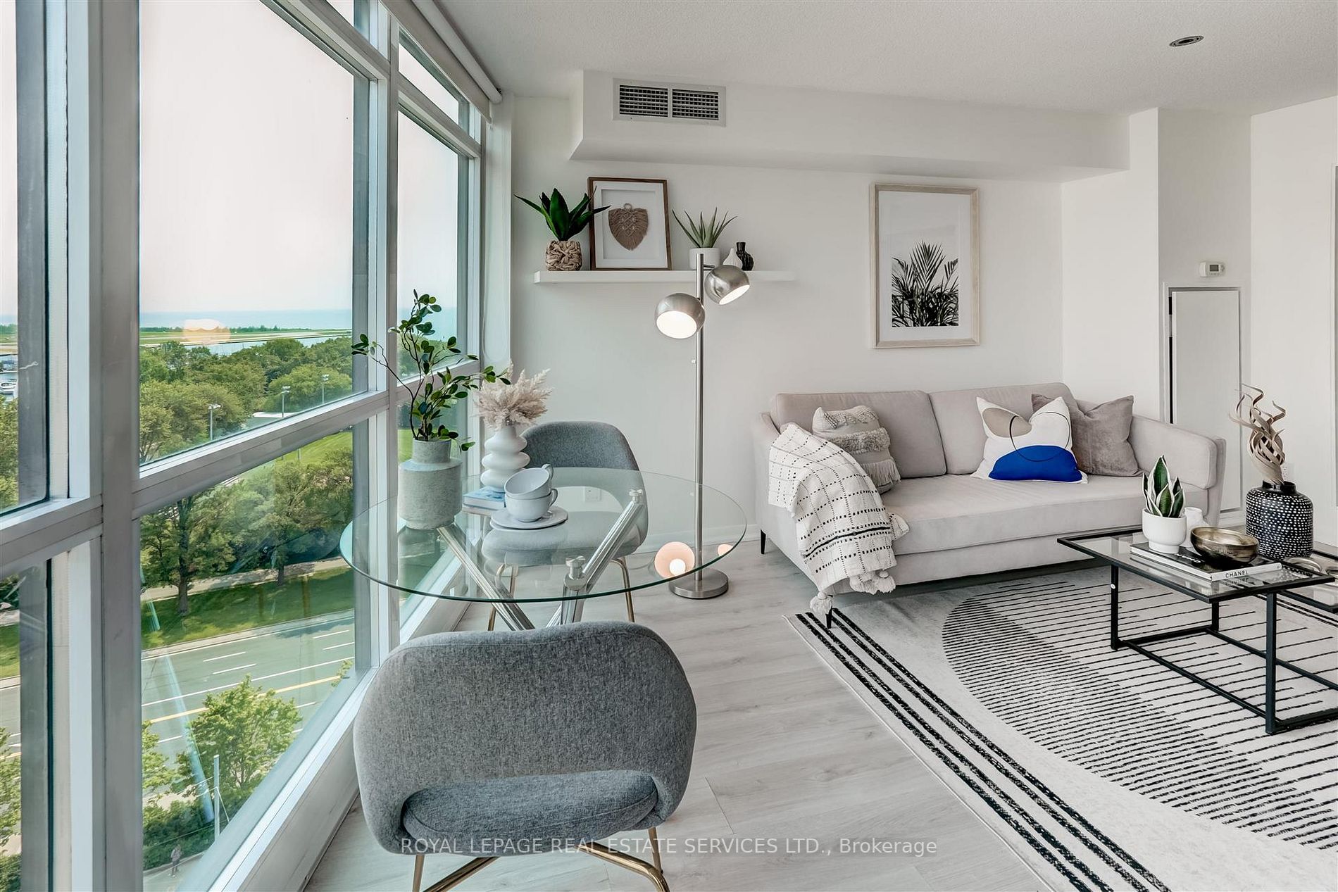 215 Fort York Blvd, #1303