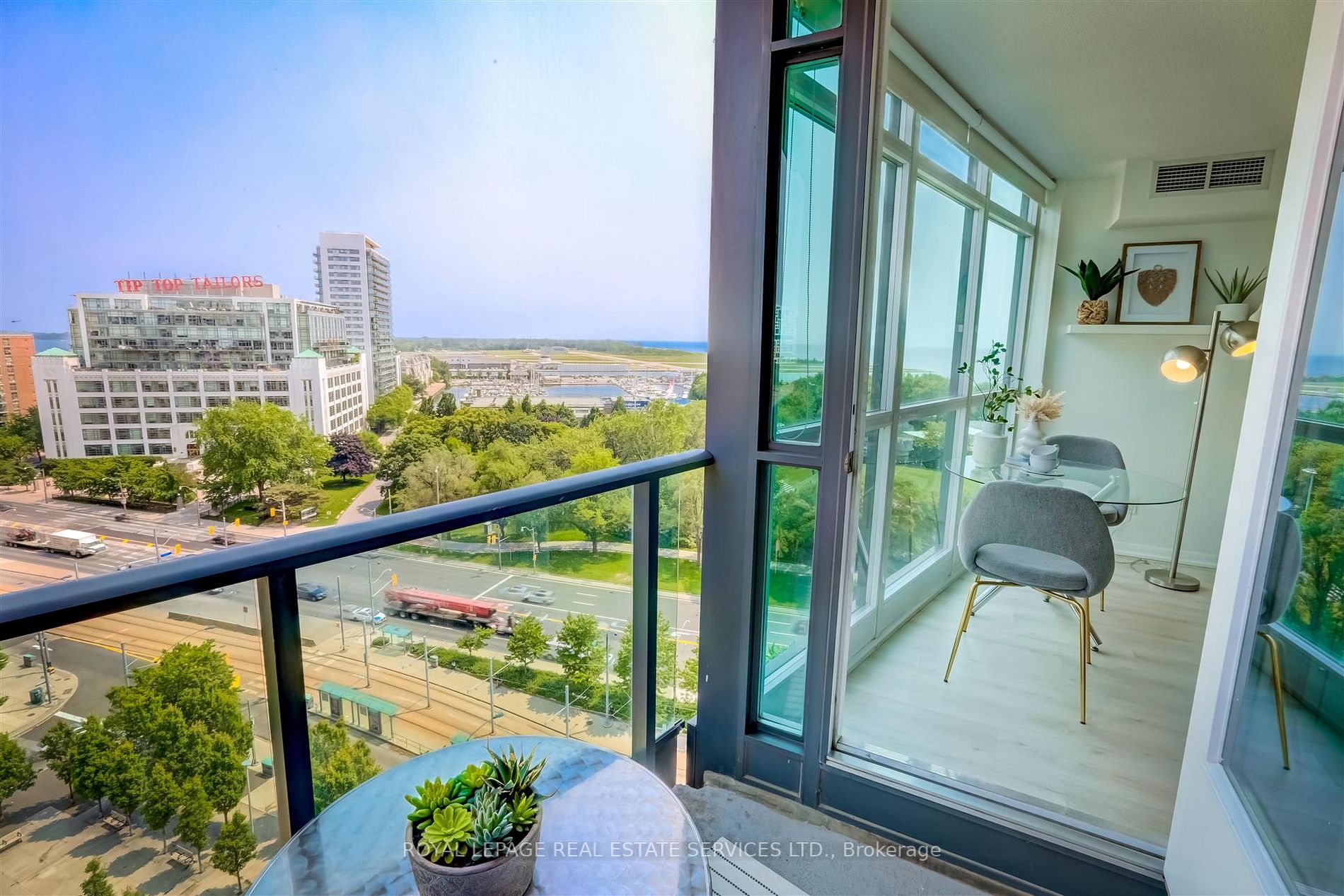 215 Fort York Blvd, #1303