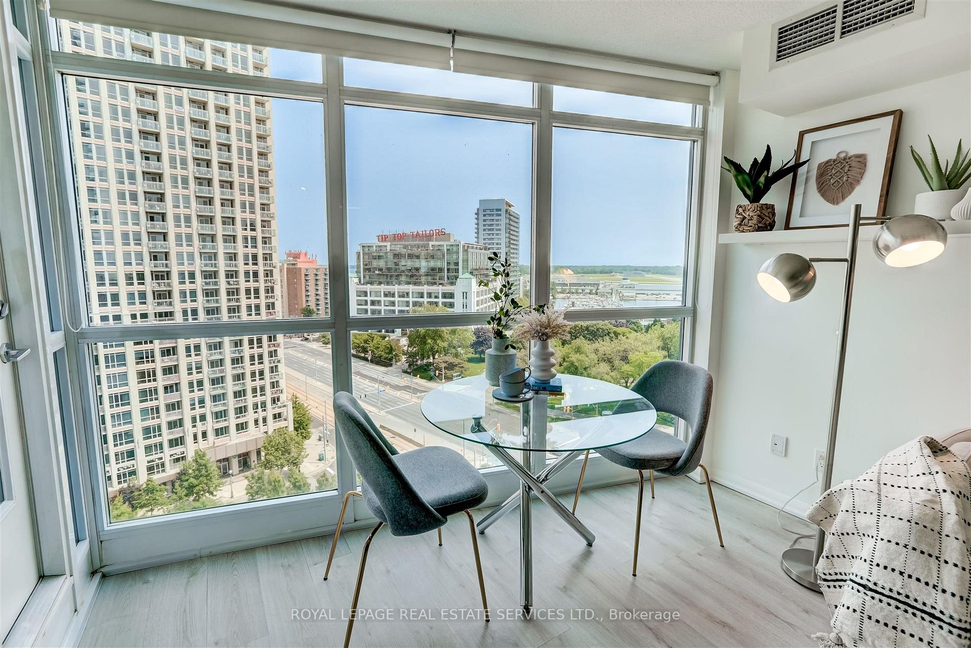 215 Fort York Blvd, #1303