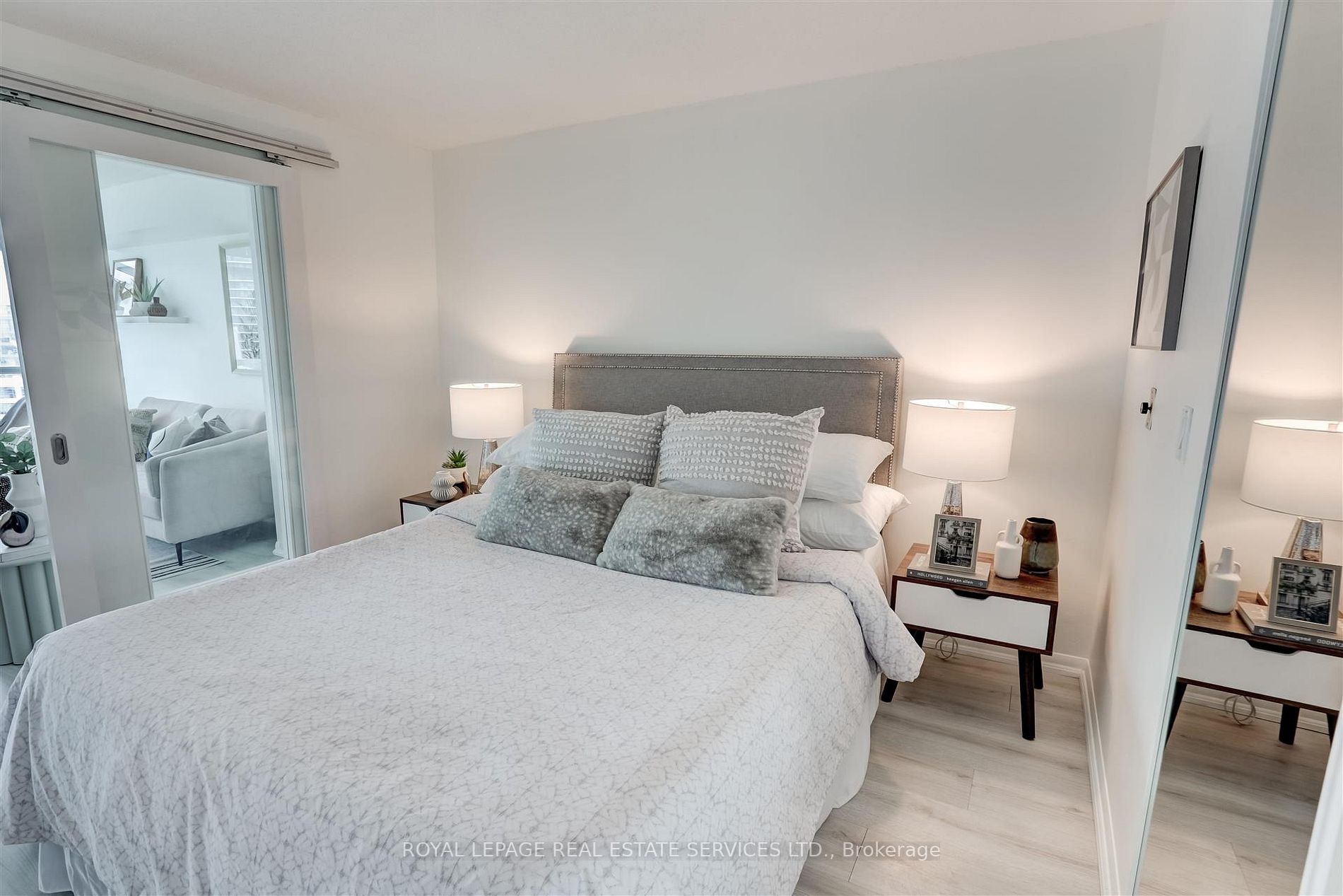 215 Fort York Blvd, #1303