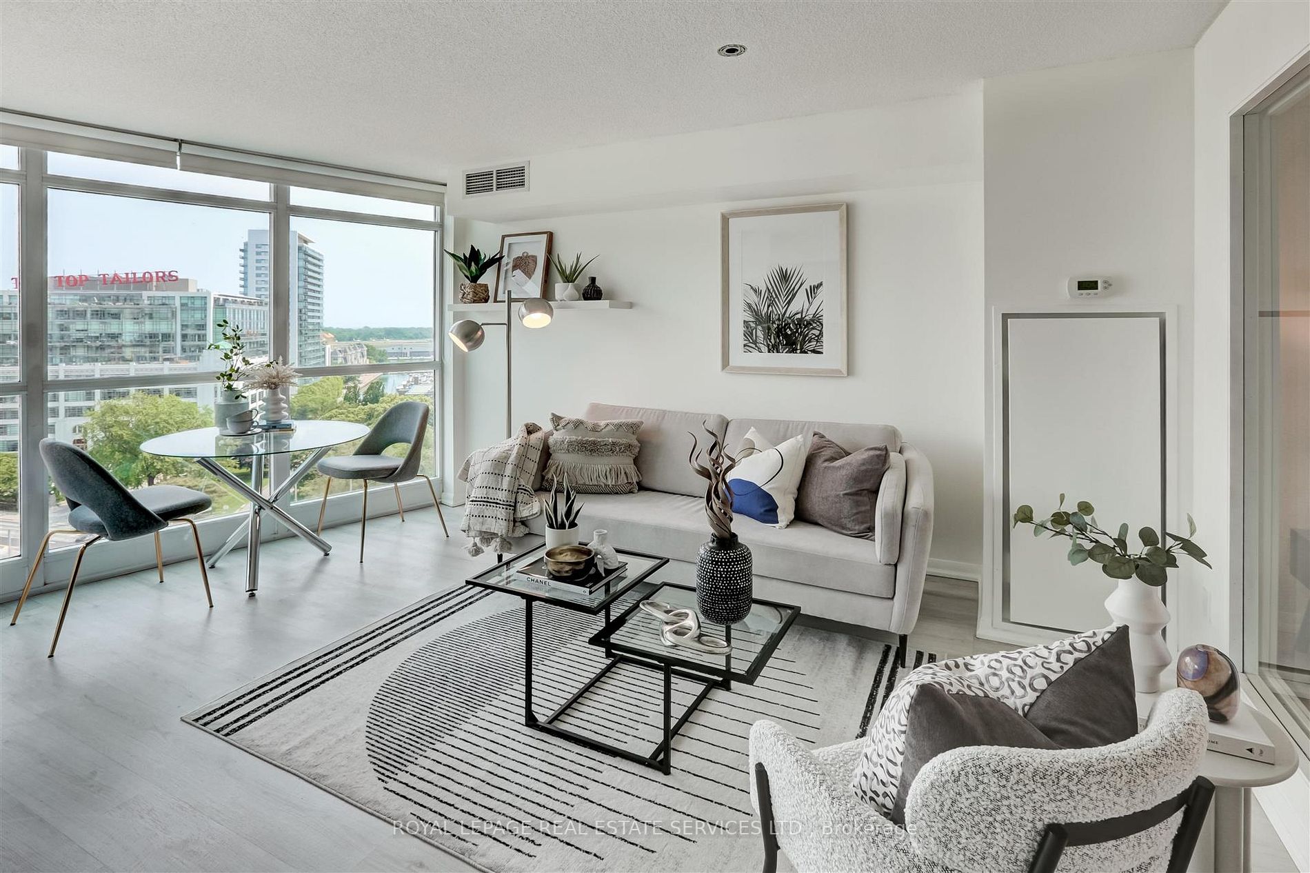 215 Fort York Blvd, #1303